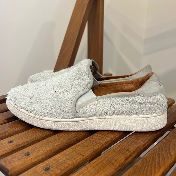 UGG Ricci Slip-on Fuzzy Sneakers -Iceberg Blue Faux Fur size 7 - Picture 4 of 8